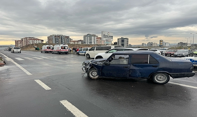 Trafik kazasında 3 kişi yaralandı