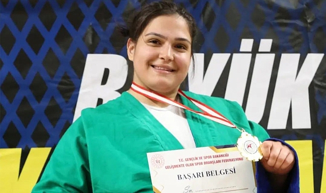 Ebru Atabay'dan Altın Madalya 