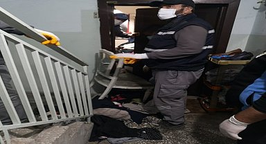 Evden 4 kamyon çöp çıkarıldı