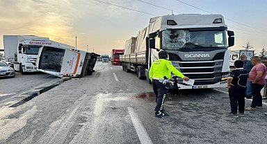 İki tır ile belediye otobüsünün karıştığı kazada 7 kişi yaralandı