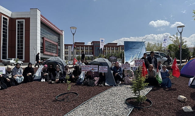 Karaman'da üniversite öğrencileri Gazze'ye destek için çadır nöbeti başlattı