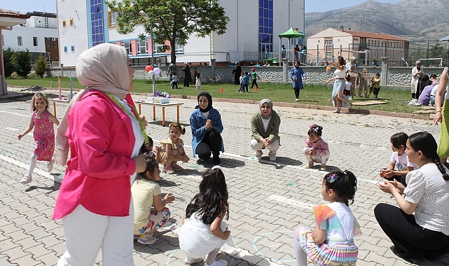 Kazımkarabekir'de Üniversite İşbirliğinde Okul Öncesi Şenliği Düzenlendi