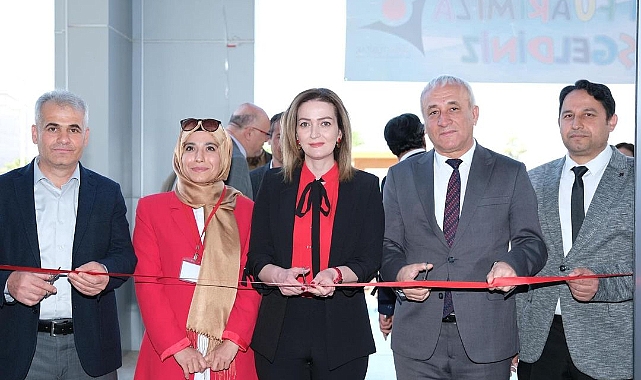 TÜBİTAK 4006 Bilim Fuarı açıldı