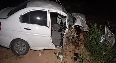 Hafif ticari araç ile otomobilin çarpışması sonucu 1 kişi öldü, 3 kişi yaralandı