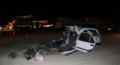 Zincirleme trafik kazasında aynı aileden 3 kişi öldü