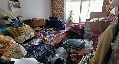 Evden 4 kamyon çöp çıkartıldı