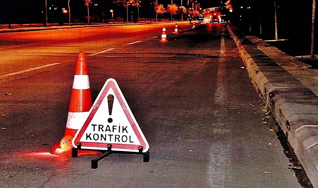 Motosiklet ile otomobil çarpıştı, 2 kişi öldü, 3 kişi yaralandı