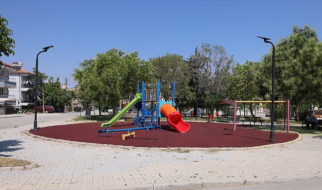 Park ve Yeşil Alanlarda Yenileme Çalışmaları Devam Ediyor