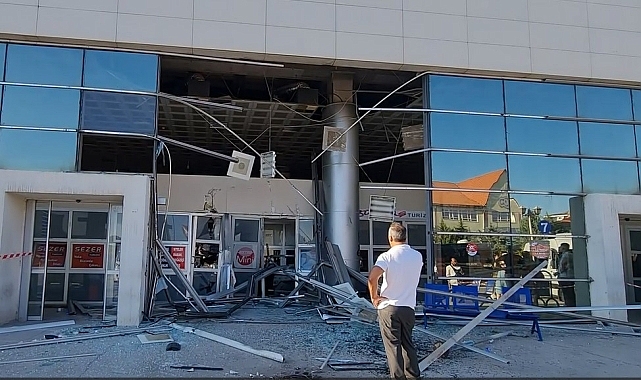 Yolcu otobüsünün otogarın cam duvarına çapması sonucu 3 kişi yaralandı