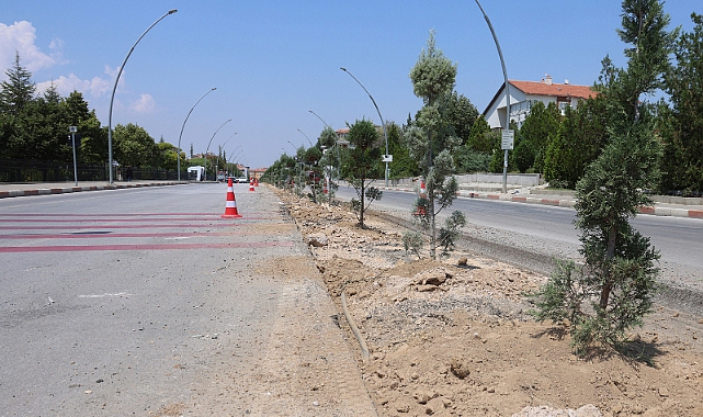 Zeytin Dalı Bulvarı'nda Orta Refüj Çalışması Başlatıldı