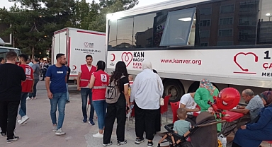 Kızılay'dan Birbirimize Candan Bağlıyız Kan Bağışı Kampanyası
