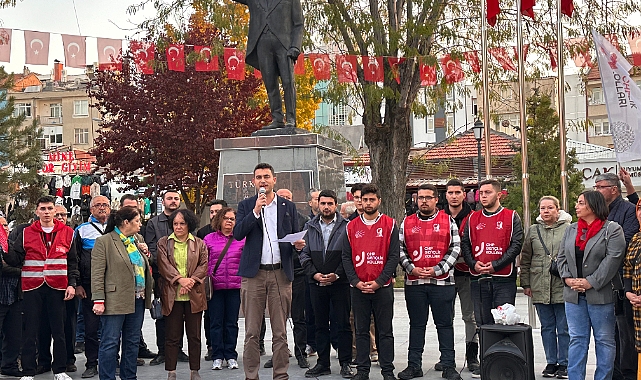 CHP İl Teşkilatı: "Her türlü baskıya ve hukuksuzluğa karşı halkımızın iradesini savunmaya, demokrasiyi korumaya kararlıyız"