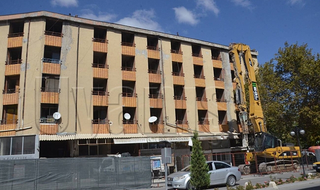 Mezhepler İş Hanında Yıkım Çalışmaları Başlıyor