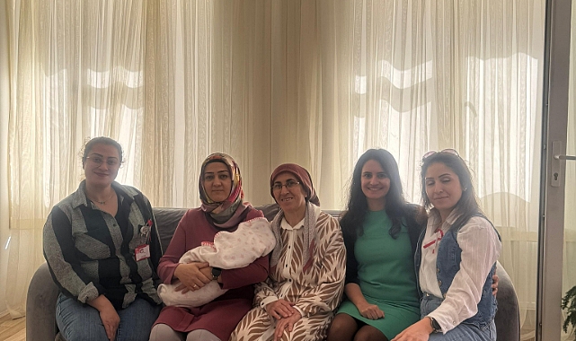 Sağlık Personeli Yeni Doğum Yapan Anneleri evlerinde ziyaret etti