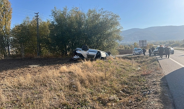 Devrilen otomobilin sürücüsü yaralandı