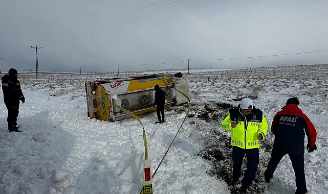 Karaman'da Yakıt Yüklü Tanker Devrildi