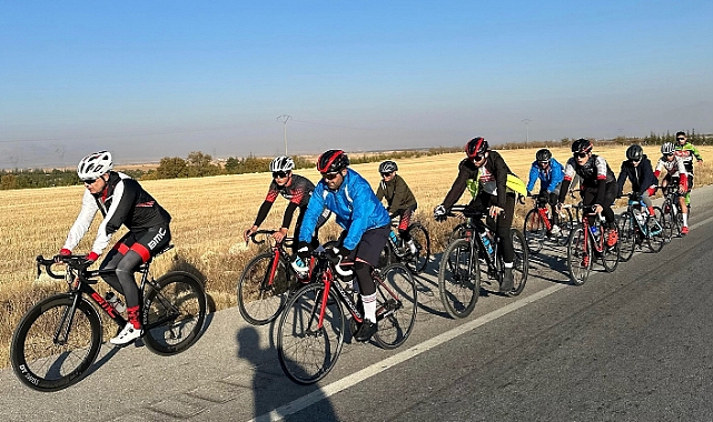 Vali Çiçekli, Karaman Bisiklet Takımıyla Birlikte Pedal Çevirdi!