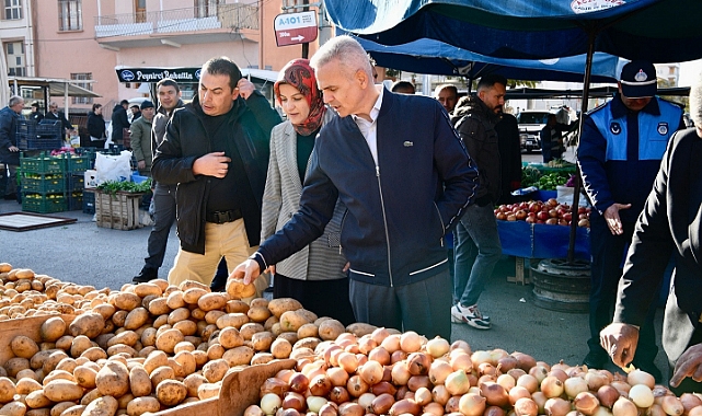 Vali Çiçekli ve eşi güne Pazar esnafını ziyaretle başladı