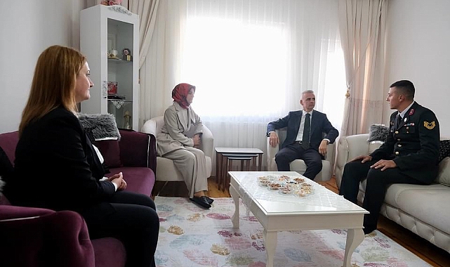 Vali Çiçekli ve eşinden gazi Ahmet Tezcan'a ziyaret 