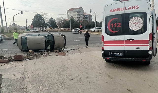 Otomobiller çarpıştı, 2 sürücü yaralandı