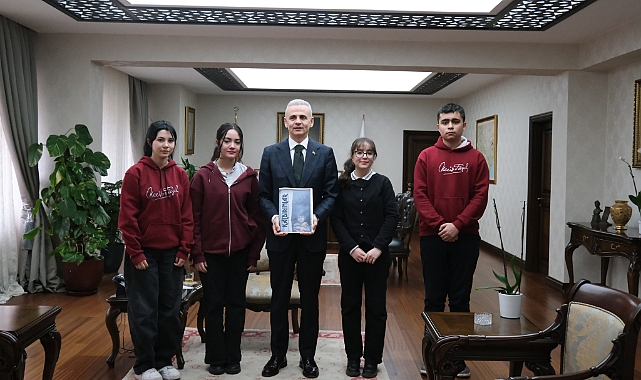 Vali Çiçekli, genç yazarlarla bir araya geldi