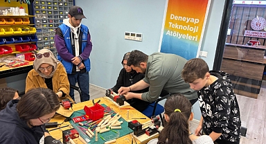 Dene-Yap atölyesinde öğrenciler velileri ile proje yaptı