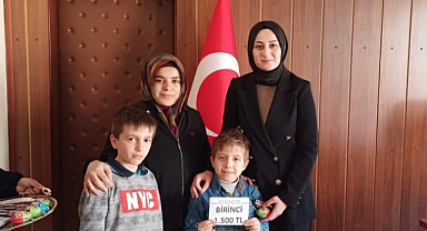 "Filistin'de Çocuk Olmak" konulu ödüllü resim yarışması yapıldı