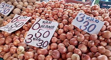 Karaman'da semt pazarında fiyatlar
