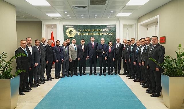 Karaman heyeti Bakan Kurum’u ziyaret etti