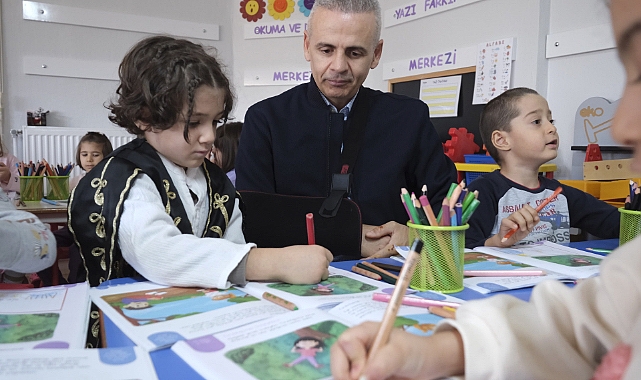 Minik Yüreklerden Vali Amcalarına Büyük Sevgi