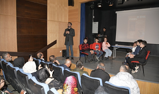 Öğrenciler "Maske Düştü" kitabını düzenledikleri panelde değerlendirdiler