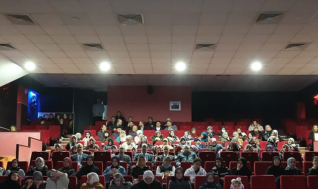 Vali Çiçekli, “Hep Otuz Üç Yaşında” Filminin Özel Gösterimine Katıldı