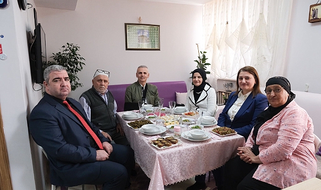 Vali Çiçekli, Huzurevi’nde Çilesiz çiftinin misafiri oldu
