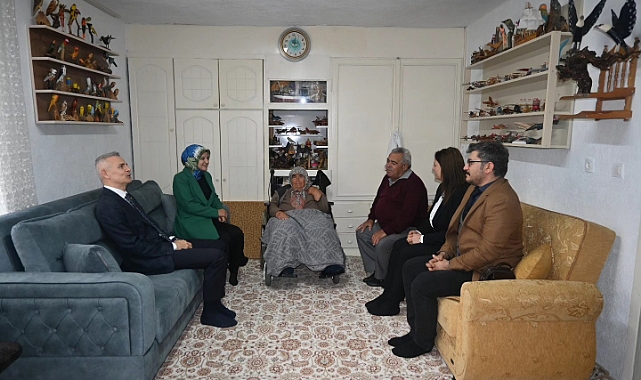 Çiçekli Çiftinden Uzun Yıllardır Evli Olan Çiftlere Ziyaret