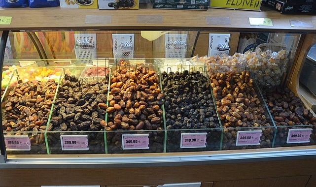 Hurma tezgahlarda yerini aldı