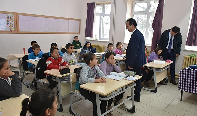 İl Müdürü Çalışkan'dan Akçaşehir İlkokulu ve Ortaokuluna Ziyaret