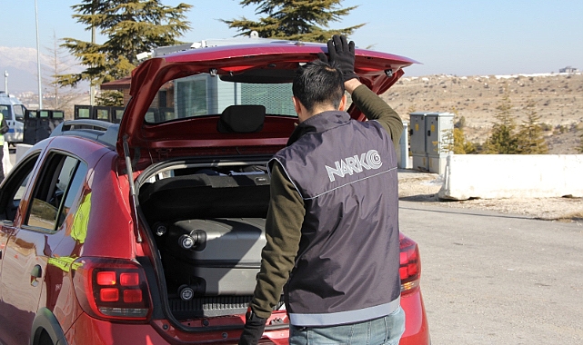 Polis bir haftada 3 bin 934 şahsı sorguladı. Suça karışan 12 kişi tutuklandı
