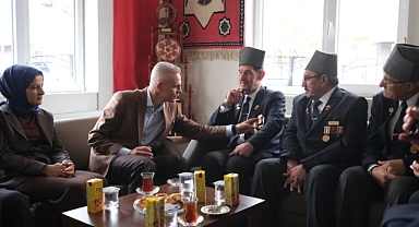 Vali Çiçekli,  Muharip Gaziler Derneğini ziyaret etti