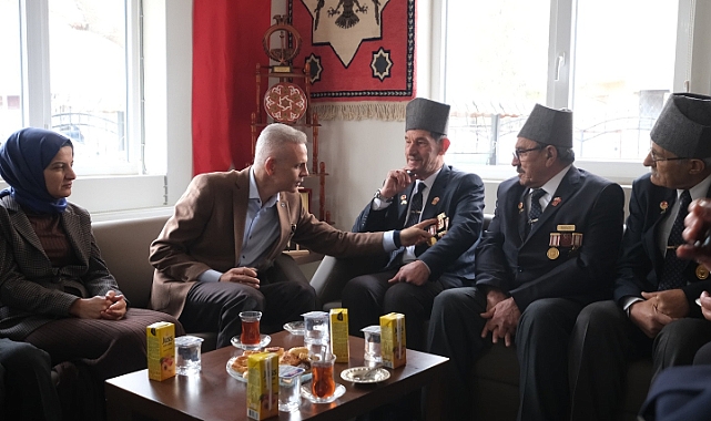 Vali Çiçekli,  Muharip Gaziler Derneğini ziyaret etti