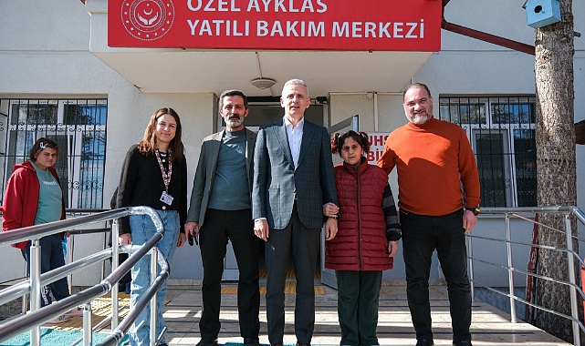 Vali Çiçekli, Şehrin Her Yerinde