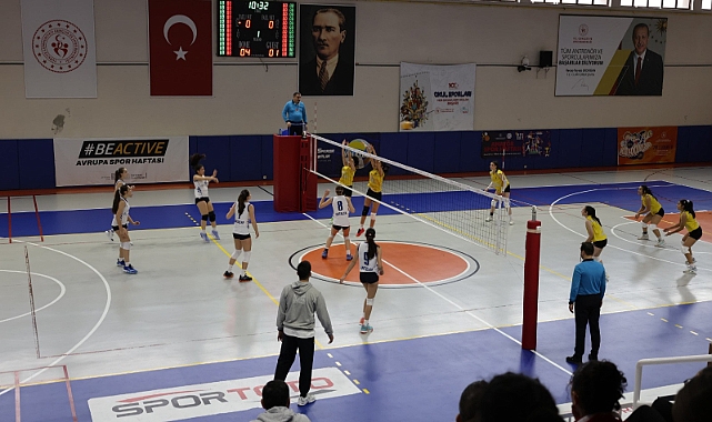 Voleybol Yıldızlar Yarı Final Müsabakaları Karaman’da Başladı