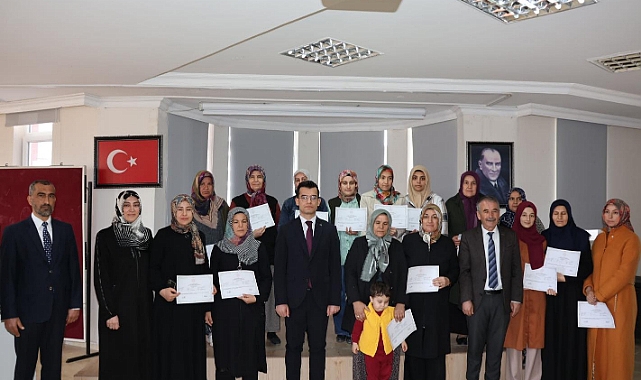 Cenaze Hizmetleri Kursunu Bitirenler sertifikalarını aldı