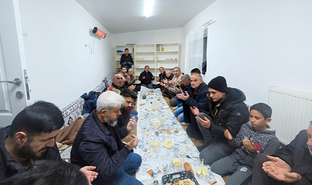 Çiçekli çifti, Siyahser Mahallesi sakinleriyle iftar açtı
