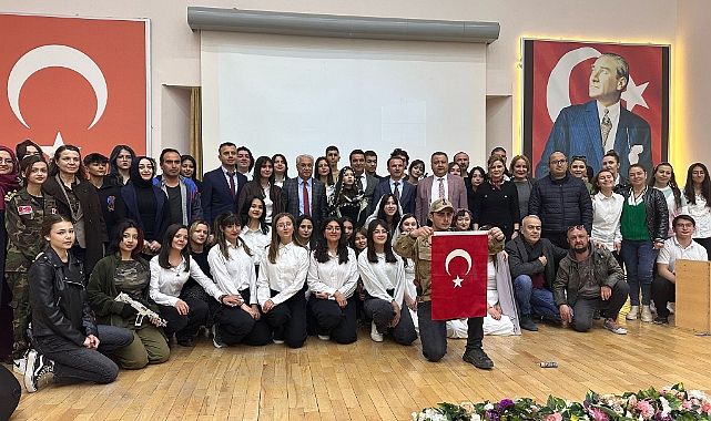 Güzel Sanatlar Lisesi Çanakkale Şehitlerini Andı 