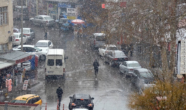 Meteoroloji uyarmıştı... Karaman'da beklenen kar yağışı başladı