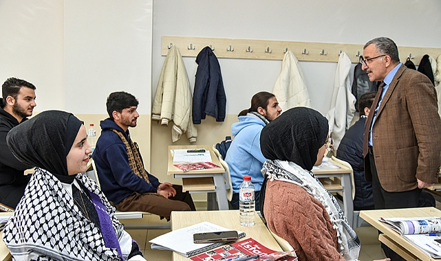 Rektör Gavgalı Filistinli Öğrencilerle Bir Araya Geldi