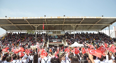 23 Nisan Ulusal Egemenlik ve Çocuk Bayramı Kutlaması Kemal Kaynaş Stadında