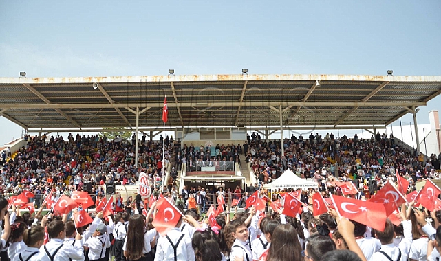 23 Nisan Ulusal Egemenlik ve Çocuk Bayramı Kutlaması Kemal Kaynaş Stadında