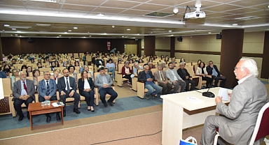 "60+ Yaşam Boyu Öğrenme Akademisi" programı Özünal'ın açılış dersi ile başladı