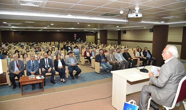 "60+ Yaşam Boyu Öğrenme Akademisi" programı Özünal'ın açılış dersi ile başladı